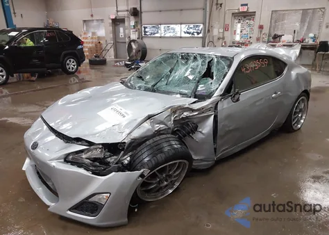 2015 Scion Fr-S z USA, uszkodzony, nr VIN JF1ZNAA13F8702500